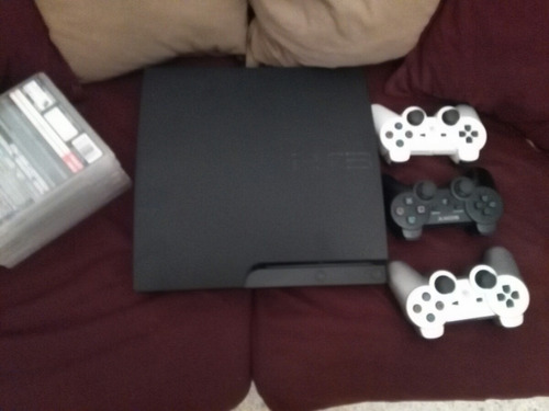 Vendo Ps3 Slim. Excelente Con 3 Controles Y 6 Juegos