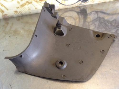 Plastico Moldura Inferior Lateral Derecha Focus Sedan 00-04
