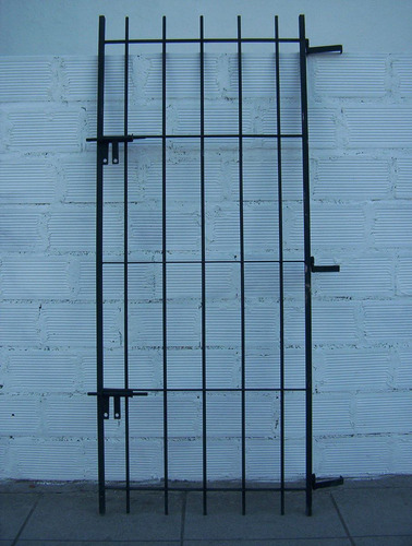 Imagen 1 de 2 de Puerta Reja De Hierro Redondo Del 12 Y 2 Pasadores