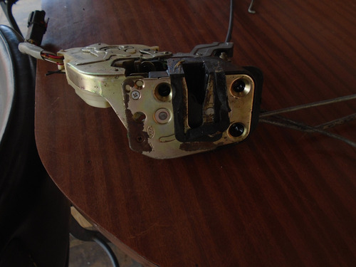 Imagen 3 de 3 de Vendo Cerradura Delantera Derecha De Kia Sorento Año 2003