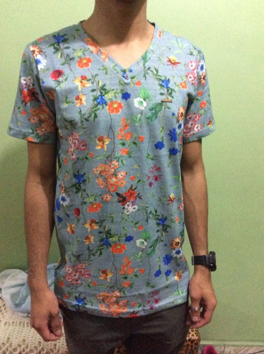 Camiseta Floral Masculina Slim Fit. Havaiana