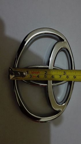 Imagen 4 de 8 de Emblema Persiana Toyota Macho 4.5 De Tornillos Envio Gratis