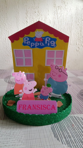 Centro De Mesa De Peppa Pig Y Su Familia En El Lodo