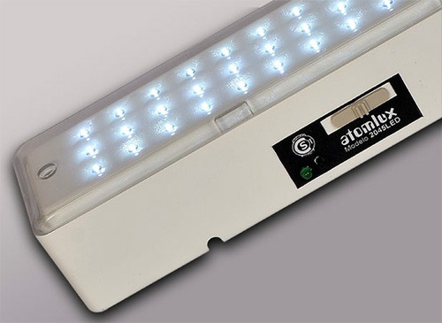 Imagen 2 de 7 de Luz De Emergencia Atomlux 2045 42 Leds Hasta 30 Hs Autonomia