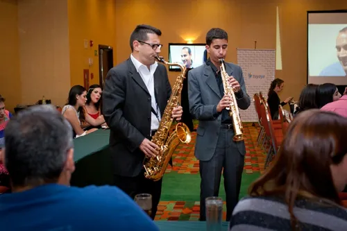 Saxofonista Eventos Y Orquesta De Trio Bailable Y Discplay