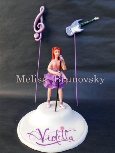 Violetta 15 Cm + Brochetes Decorados, Disney