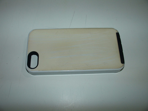 = iPhone 5 = Case Bege E Preto Silicone E Acrílico