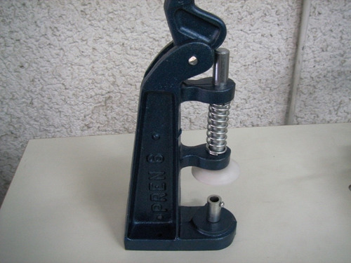 Imagen 3 de 6 de Maquina Para Forrar Boton Con Dados Y 1 Millar Boton Del 30