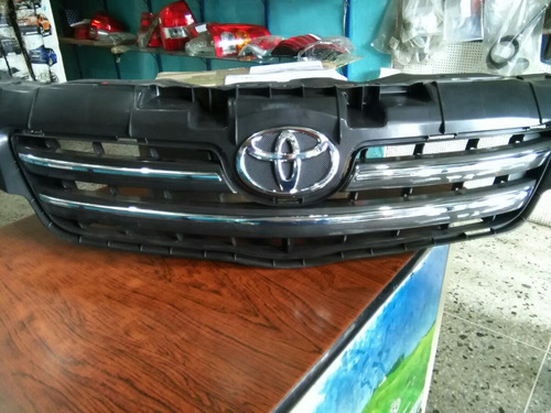 Imagen 1 de 6 de Parrilla Toyota Corolla 09-12 Con Emblema