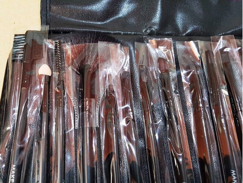Imagen 5 de 5 de Set 24 Pinceles Profesionales Para Maquillaje Negro