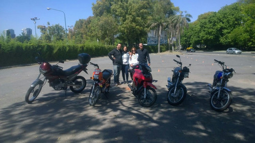 Imagen 5 de 10 de Escuela De Conducción. Clases De Manejo Para Motos.