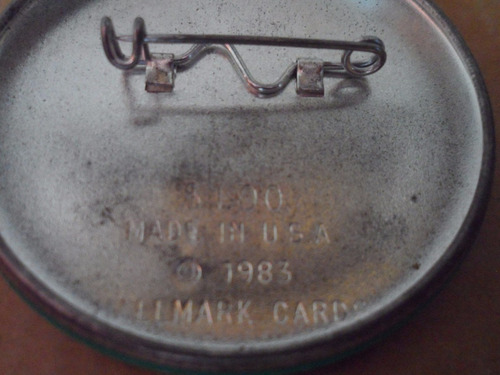 Pin Prendedor Boton Metalico De Coleccion Retro Vintage 1983 (Usado)