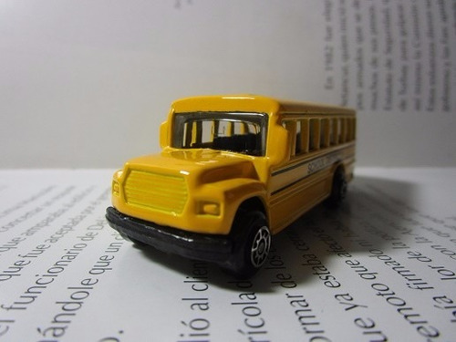 Bus Escolar Escala Miniatura Metalico Coleccion Maisto