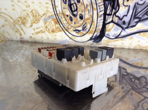 Modulo Fusibles Relevadores Focus Zetec 2.0 Mod: 00-04 Std. (Usado)