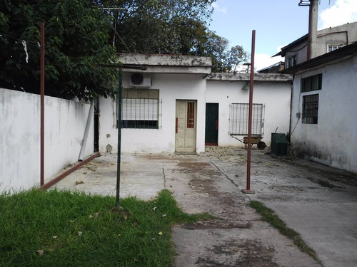 Casas Con Departamentos A La Venta.-