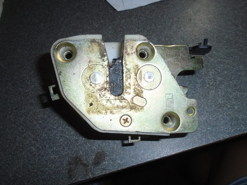 Imagen 1 de 3 de Vendo Cerradura Trasera Izquierda De Kia Claurus Año 2000