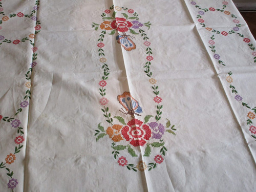 Mantel Blanco Bordado Con Puntilas 1.96 X 1.50 M