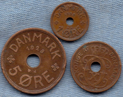 Imagen 1 de 2 de Dinamarca 1928 - 1938 * 3 Monedas * Christian X * Orificio *