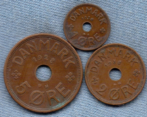 Imagen 1 de 2 de Dinamarca 1928 - 1936 * 3 Monedas * Christian X * Orificio *