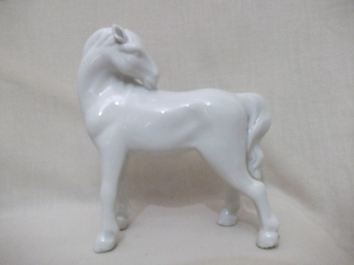 B. Antigo - Estatueta De Cavalo Em Faiança Branca Japonesa