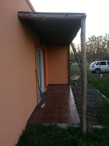 Colocacion De Cañas De Bambu Y Pegolas