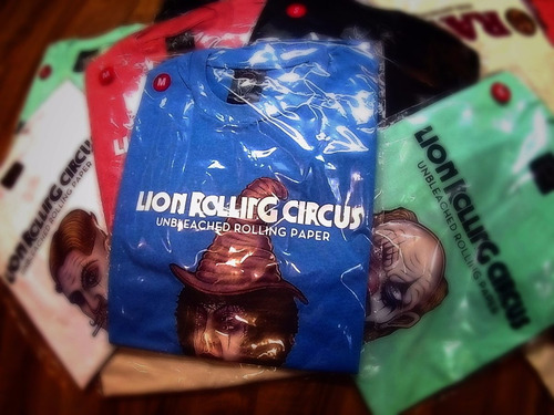 Remeras Lion Rolling Circus Talles Sedas - Boom Clap Olivos