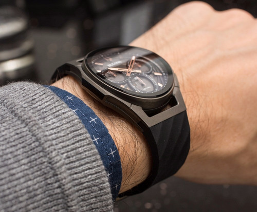 Relógio Bulova Curv Masculino 98a162 Titanio Vidro Safira