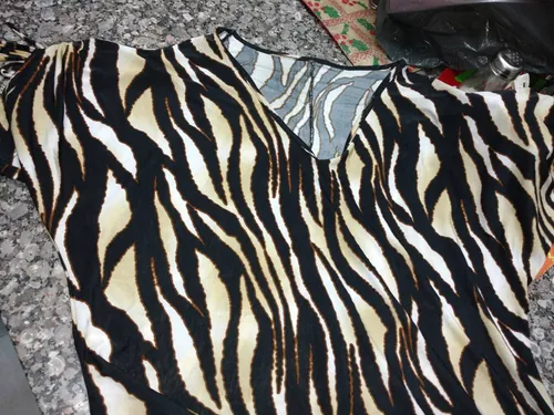 Blusa De Dama Cebra Talla L (Usado)