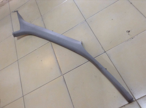 Moldura Superior Puerta Delantera Derecha Focus Sedan 00-04