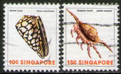 Singapur 2 Sellos Usados Caracoles Marinos Año 1977