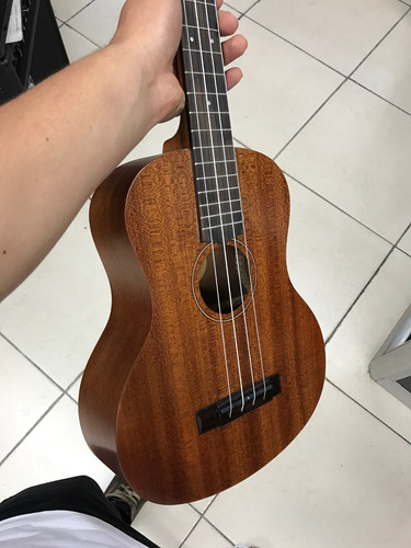 Ukelele Tenor Hawaiano Gama Media Excelente Nuevo Cjas Metal