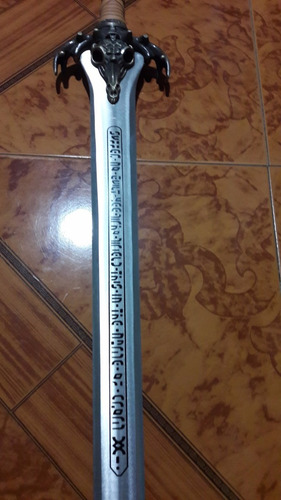 Espada Del Padre De Conan Con Grabado Y Base Unica En Ml