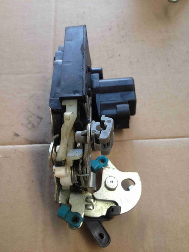 Imagen 4 de 6 de Mecanismo Chapa Seguro Electrico Gm Aveo G3 Tras. Der. Orig.
