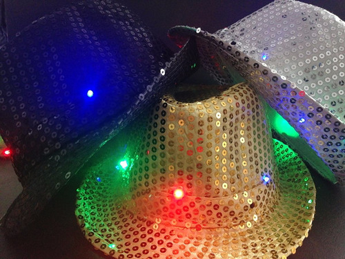 Imagen 4 de 10 de Pack Cotillon Luminoso Led Combo Fiesta 330 Art C/ Gorro Top
