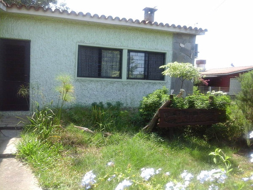 Imagen 2 de 14 de Estupendo Chalet En Salinas!!
