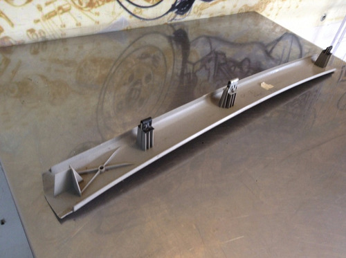 Moldura Superior Puerta Derecha Trasera Focus Sedan 00-04