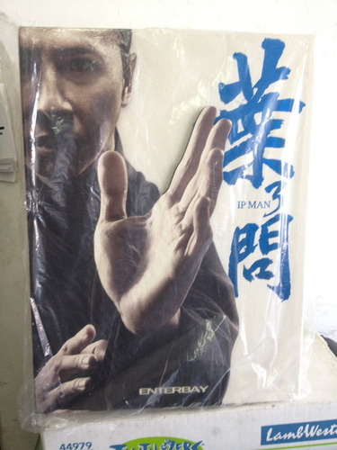 Hot Figura De Enterbay 1/6 Ip Man 3 Nev (Usado)