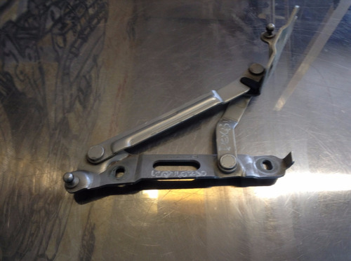 Bisagra De Cajuela Lado Izquierdo Derby 00-08 Oem
