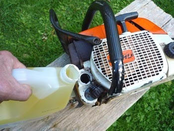 Imagen 3 de 10 de Aceite Para Cadena Motosierra Electrosierra X 1 Litro