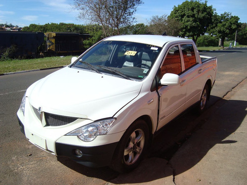Imagem 3 de 13 de Peças Sucata De Ssangyong 2010 Diesel Motor Cambio Lataria
