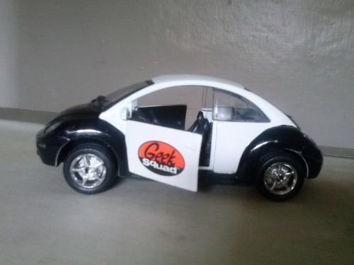 Volkswagen New Beattle Auto A Escala 1:24 ( 100% New )