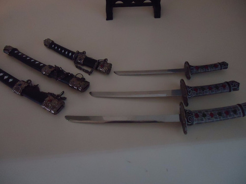 Kit Mini Katana Com 3 Espadas Enfeite Com Suporte Samurai