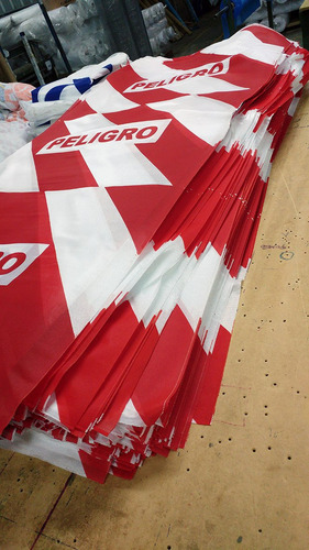 30 Banderas De Peligro 50x70cm Reforzadas Vial Ley 24449