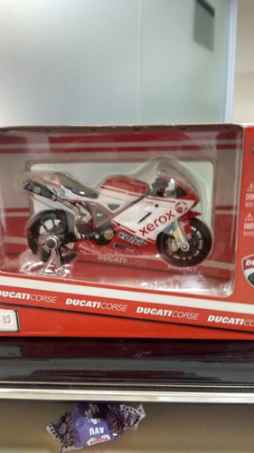 Sbk Motogp Ducati 2010 Nº84 1198 M. Fabrizio 1:18 ( Maisto )