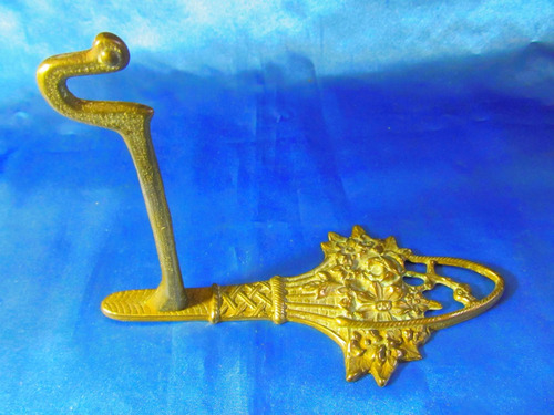 El Arcon Antigua Percha De Bronce Labrado A Mano 18069