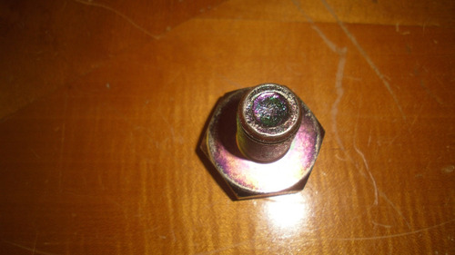 Imagen 1 de 3 de Vendo Perno De Bloqueo De Kia Carnival, 2000, # 0se1 11 370a