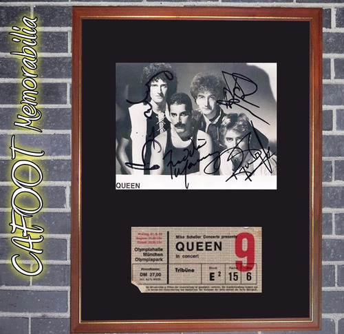 Queen Freddie Mercury Foto Con Firmas Y Entrada Año 1982