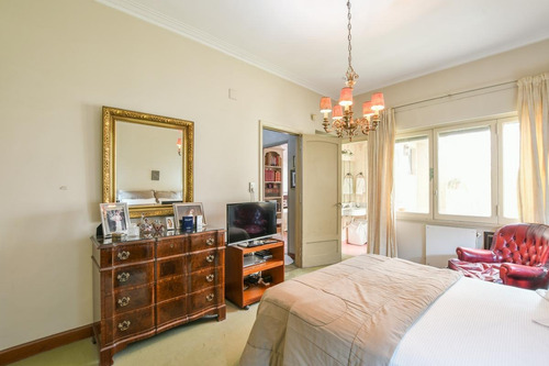 Casa En Planta Alta En Venta Tres Dormitorios Con Terraza Y Parrillero Microcentro