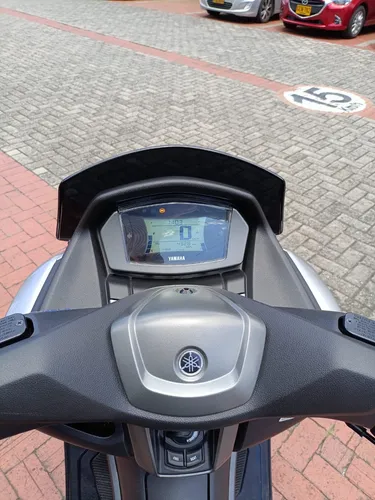 Yamaha Nmax Connect