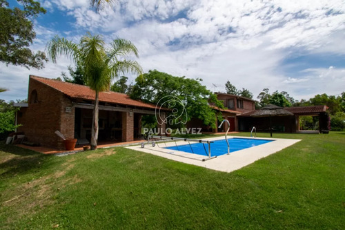 Casa En Alquiler Temporal En Bella Vista. Tres Dormitorios, Dos Baños, Barbacoa, Piscina, Con Vista A Las Sierras